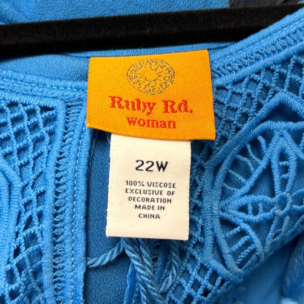 Plus Size Ruby Rd. Blue Blouse With Crochet Neckl… - image 8
